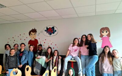 Les élèves de l’Option Art Collège apportent des couleurs au self de l’école.