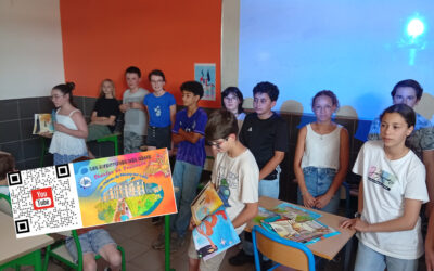 ✨ Les 5e3 présentent leur livre aux écoliers !