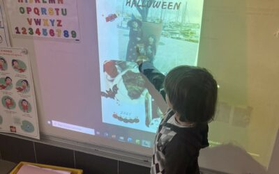 En Petite Section, les enfants ont raconté leurs vacances de Toussaint à leurs petits camarades