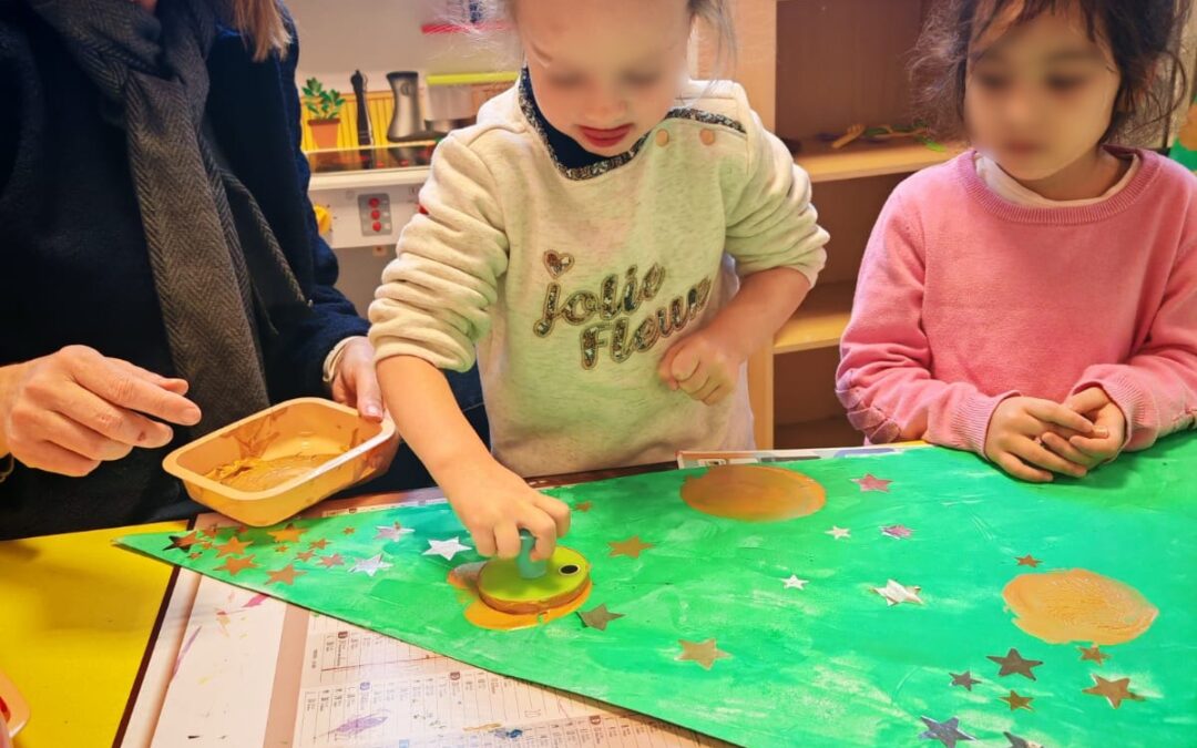 En petite section, les petits lutins s’activent joyeusement pour préparer Noël !