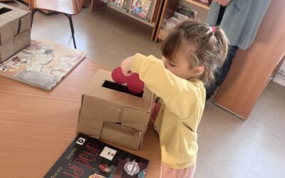 Les élèves de petite section votent du prix jeunesse des terres du Val de Loire