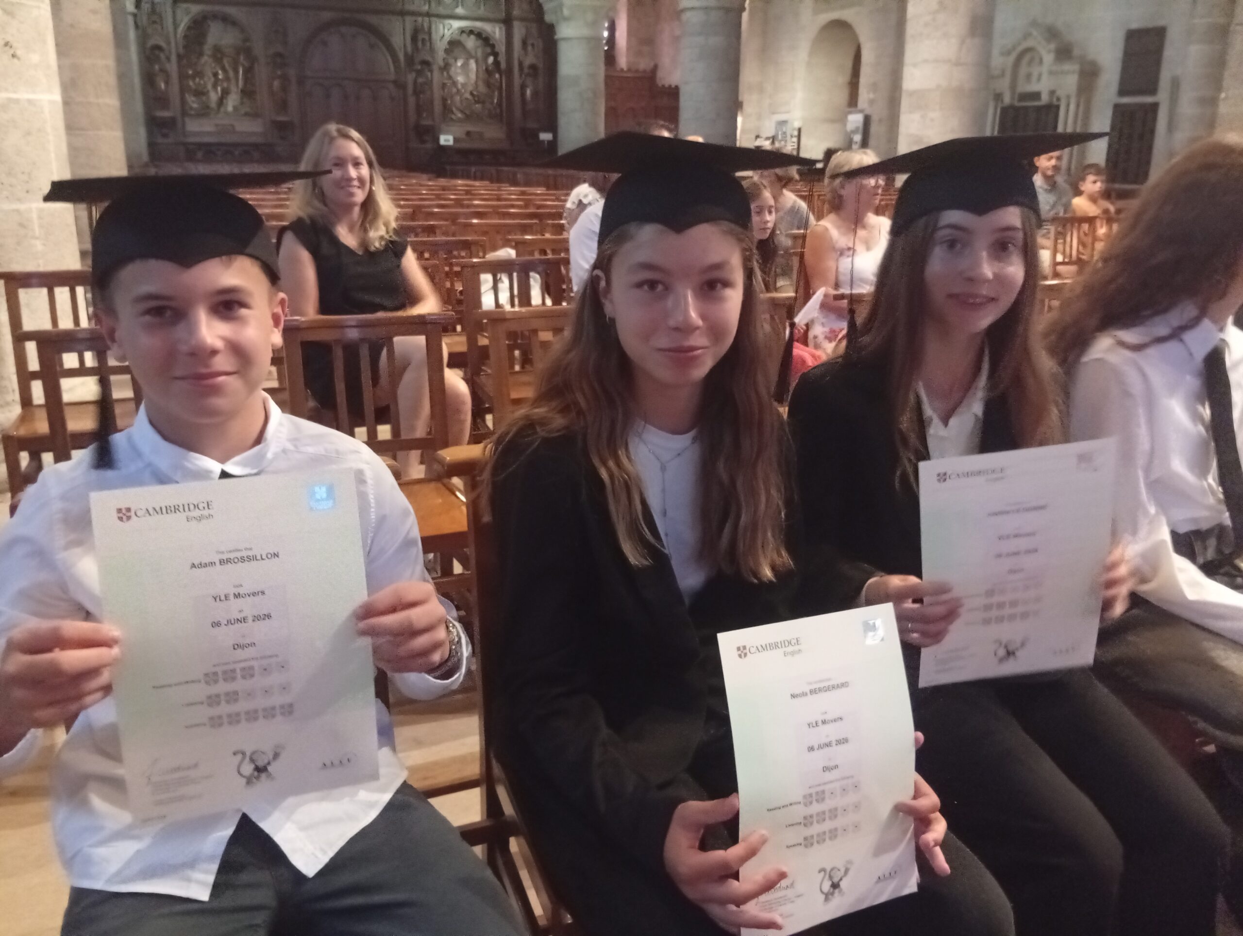 Élèves lors de la cérémonie Cambridge